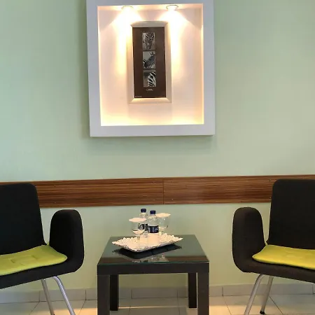 阿塞玛瑞斯公寓 *